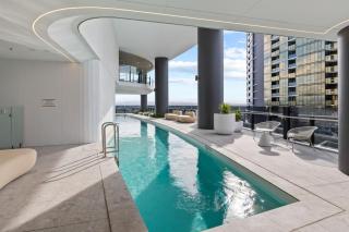 Elegant 2BR Broadbeach Island Getaway - 7