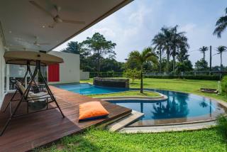 Luxury Tropical Modern House - 8