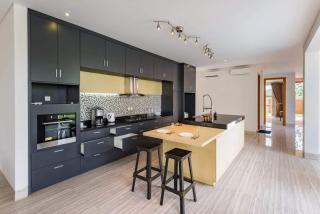 Luxury Tropical Modern House - 4