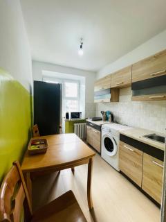 Renovated UB studio unbeatable location - 0