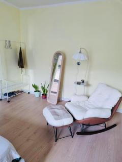 Renovated UB studio unbeatable location - 4
