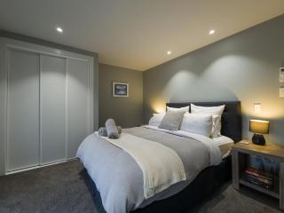 Beachside Bliss - Two Bedroom Apartment - 9