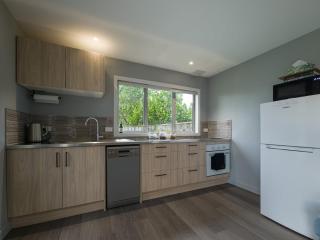 Beachside Bliss - Two Bedroom Apartment - 7