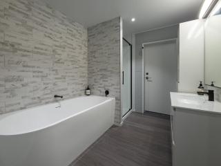 Beachside Bliss - Two Bedroom Apartment - 6