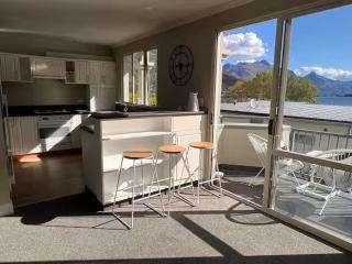 Lake View 2 BR Close to Queenstown & Ski Field - 1
