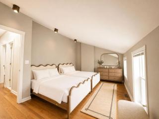 Walk to Yale & Downtown | New Haven Stay - 3