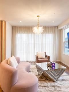 Designer Home, 3BR, Fast WiFi, Close to Naperville Downtown - 0