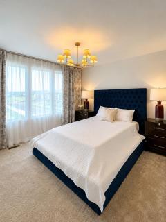 Designer Home, 3BR, Fast WiFi, Close to Naperville Downtown - 9
