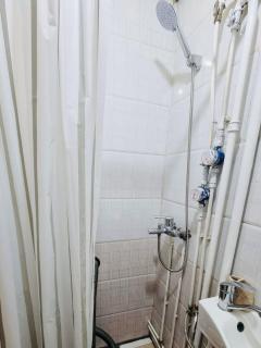Renovated UB studio unbeatable location - 8