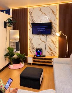 Family & Pet Friendly 2BR Unit with Karaoke & Games - 0