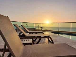Oceanfront Bocagrande Pool Parking - 6