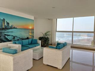 Oceanfront Bocagrande Pool Parking - 3