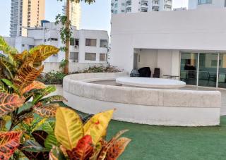 Oceanfront Bocagrande Pool Parking - 1