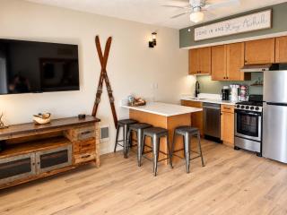 Renovated 1 Bedroom Sleeps 5 Mountain Views Indoor Pool Near Loon - 6