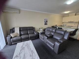 Waterside Canal retreat living - 9