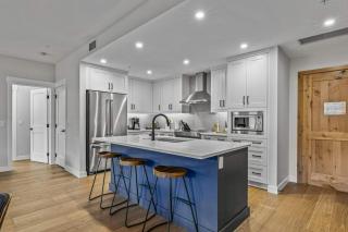 The Bluebird Suite - Mountain Views - Hot Tub - 2BR - 2