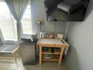 York-R102 Airport Road - Modern Comfort - 8