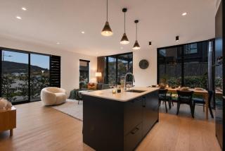 Modern Villa · Outdoor Fireplace . Mountain Views - Wanaka - 9