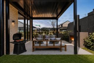Modern Villa · Outdoor Fireplace . Mountain Views - Wanaka - 8