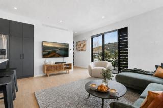 Modern Villa · Outdoor Fireplace . Mountain Views - Wanaka - 3