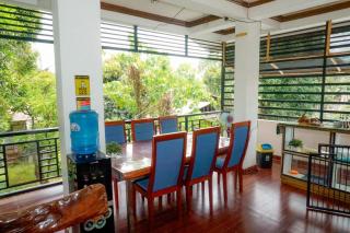 Ysidore Garden Resort - 3