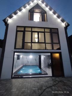 Qəçreş hous, qapalı hovuzlu villa A-frame - 0