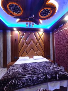 Hotel Fabulous Kashmir, Dal Lake - 1