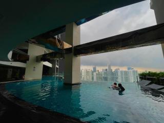 SweetStays in Poblacion Makati - 4
