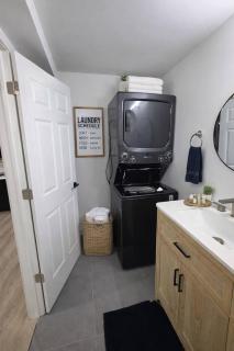 Modern 1BR Retreat Fully Furnished 30 or more Day Stays NO PETS - 5