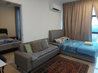 Homestay Vista Alam Studio 1 Room Sec 14 Shah Alam City Centre Near UITM PKNS SACC AVISENA HOSPITAL By HaideenL5 - 5