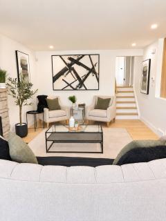 Modern 3BR Home Near CHEO General Hospital - 0