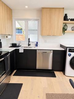 Modern 3BR Home Near CHEO General Hospital - 5