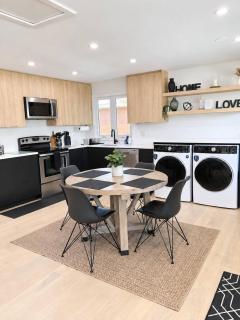 Modern 3BR Home Near CHEO General Hospital - 1