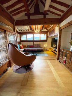 Beautiful Hanok house in city center - 2