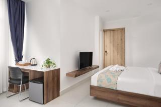 Queen Mansion Hotel & Stays - 1