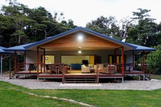 Coconut Beach House & Cottages - 0