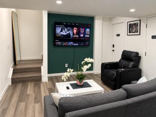 Prime Location, beautiful modern one bedroom spacious suite few minutes to West Edmonton Mall and Enoch Cree Casino - 0