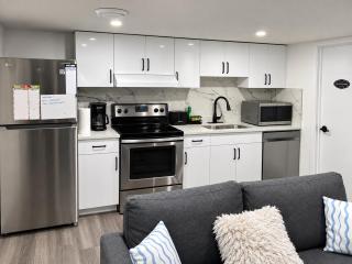 Prime Location, beautiful modern one bedroom spacious suite few minutes to West Edmonton Mall and Enoch Cree Casino - 8
