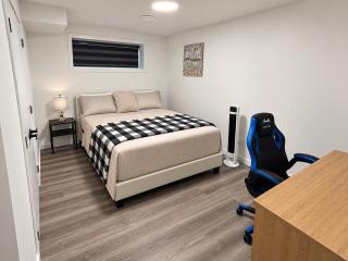 Prime Location, beautiful modern one bedroom spacious suite few minutes to West Edmonton Mall and Enoch Cree Casino - 5