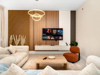 Luxurious 2BHK Sea & Dubai Eye View - 8