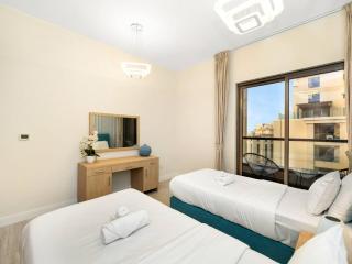 Luxurious 2BHK Sea & Dubai Eye View - 4