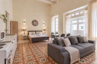 BnBNova - 2BR Duplex - Historic Old Town - 0