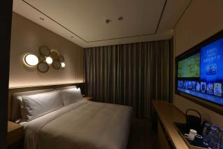 PALACE HOTELS -Beijing Datun Road East Subway Station Beijing's Bird Nest - 4