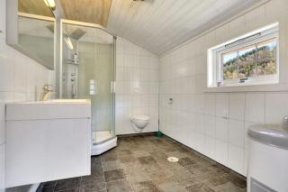 Koselig tømmerhytte med stor plass - 3