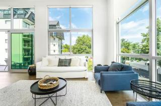 Stylish Top-Floor Apartment in Merivale - 9