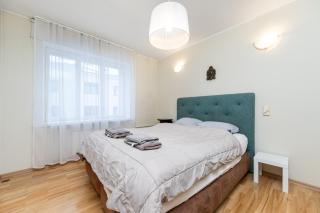 5 min from Port - free private parking - 1BR - 8