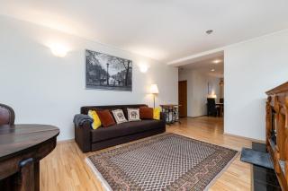 5 min from Port - free private parking - 1BR - 0