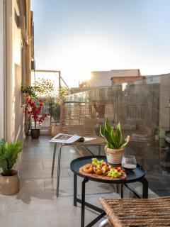 Urban Glow - Central 2BR - 0
