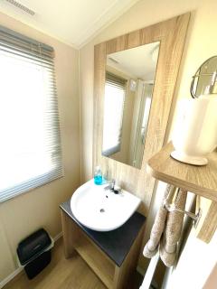 Rosie's Garden Lodge At Seaview - 5