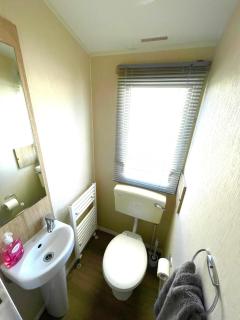 Rosie's Garden Lodge At Seaview - 4